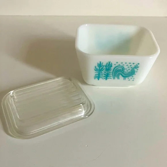 Pyrex Amish Butterprint 0502 Turquoise Refrigerator Dish W/ Lid Bright - Picture 3 of 7